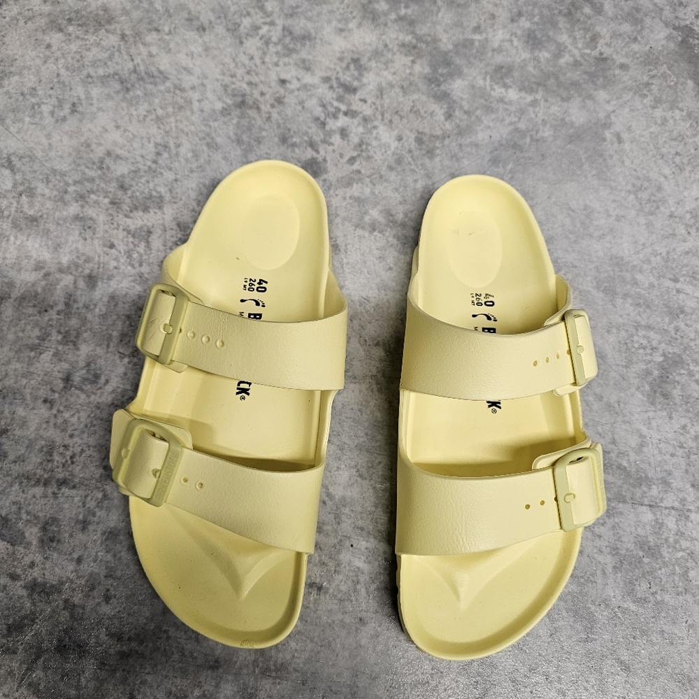 Sandals - Picture 4 of 4